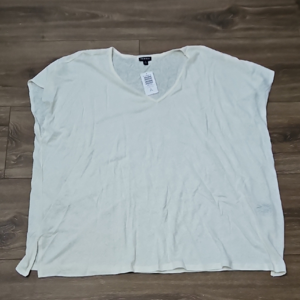 Torrid White Short Sleeve Tee